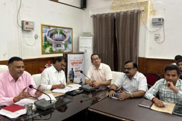 जिलाधिकारी ने राजनैजिक दलों के पदाधिकारियो को दी निर्वाचक नामाविलयों के विशेष प्रगाढ़ पुनरीक्षण कार्यक्रम की जानकारी 