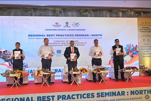 वाराणसी में आकांक्षी ज़िलों और ब्लॉक कार्यक्रम के अंतर्गत क्षेत्रीय सर्वोत्तम अभ्यास संगोष्ठी का किया आयोजन