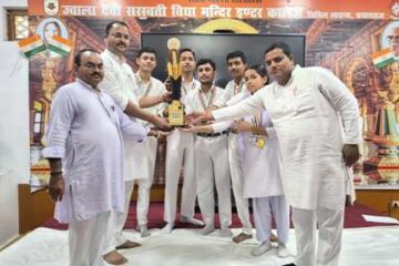 राष्ट्रीय विज्ञान प्रतियोगिता में चयनित ज्वालादेवी के तीन छात्रों को प्रधानाचार्य विक्रम सिंह ने दी बधाई