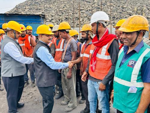 सीएमडी बीसीसीएल मनोज कुमार अग्रवाल ने किया सिजुआ क्षेत्र के सेन्द्रा-बांझोरा-निचितपुर कोलियरी का निरीक्षण