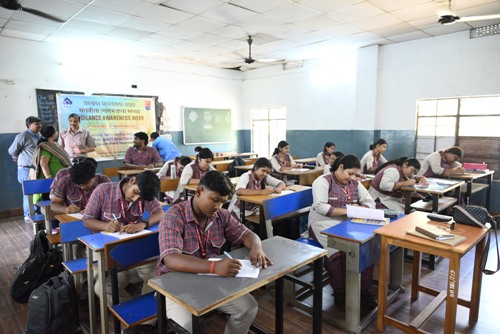 राउरकेला इस्पात संयंत्र द्वारा आयोजित प्रतियोगिताओं में एक हजार से अधिक छात्रों की भागीदारी