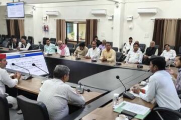 विशेष प्रगाढ़ पुनरीक्षण के लिए जिलाधिकारी ने की राजनीतिक दलों के साथ बैठक 