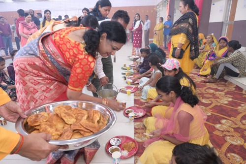 एनटीपीसी के विशाल भंडारे में छह हजार लोगों ने चखा प्रसाद….