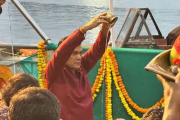 सूर्य उपासना के महापर्व छठ पर मंत्री ए.के. शर्मा ने लक्ष्मण मेला घाट पर दिया अर्घ्य, लिया व्यवस्थाओं का जायजा