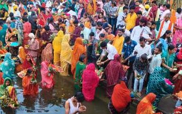हे अदितमल! भइल अरघ के बेरिया………….