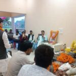 हम जगमग करते है सबको रहते भले अंधेरे में – कौशल्या