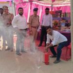 एसडीएम व सीओ ने किया पटाखा दुकानों का निरीक्षण