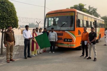 जनपद चंदौली से ५० “आपदा मित्र ” स्वंसेवक प्रशिक्षण के लिए रवाना