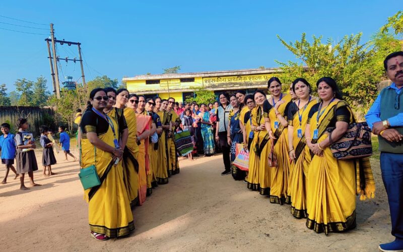 महिला कल्याण समाज एसईसीएल इंदिरा विहार बिलासपुर द्वारा जरूरतमंदों को कंबल,स्वेटर,अध्ययन सामग्री,खाद्यान्न सामग्री का वितरण 