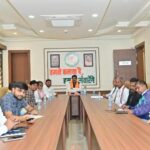 शिक्षा मंत्री गजेन्द्र यादव ने नवा रायपुर निवास में सुना प्रधानमंत्री के ‘मन की बात’ का 128वां एपिसोड