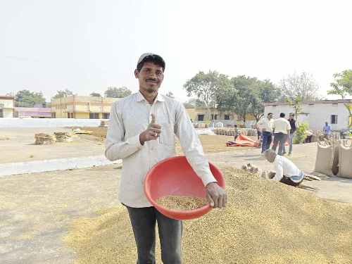 धान खरीदी  में तेज़, पारदर्शी और तकनीक आधारित प्रक्रिया से किसानों में उत्साह….