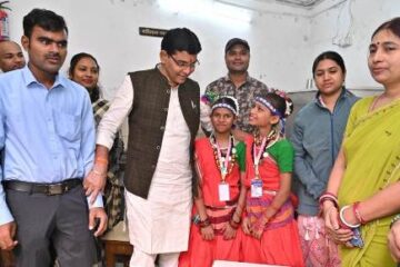 बाल दिवस पर मंत्री वर्मा बने बच्चों के प्रेरणास्रोत: दृष्टि एवं श्रवण बाधितार्थ विद्यालय में जगाई आत्मविश्वास की लौ