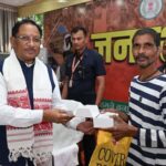 मुख्यमंत्री विष्णुदेव साय ने समझी पीड़ा, तुरंत बढ़ाया कदम: रमन निर्मलकर को सौंपा श्रवण यंत्र