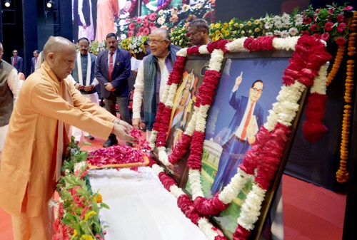 भारत के नागरिकों ने संविधान को सर्वोपरि मान कर सदैव इसका सम्मान किया – योगी आदित्यनाथ