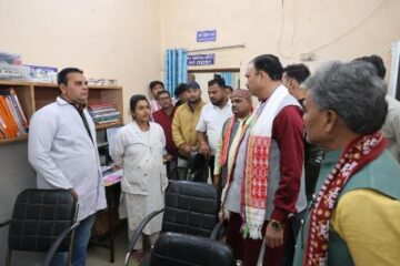 स्वास्थ्य मंत्री श्याम बिहारी जायसवाल ने सामुदायिक स्वास्थ्य केंद्र साजा का किया निरीक्षण