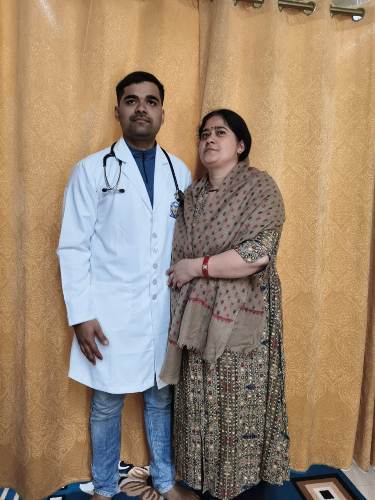 रेणुकूट के विवेक ने नीट पास कर बढ़ाया नगर का मान, एमबीबीएस में मिला प्रवेश