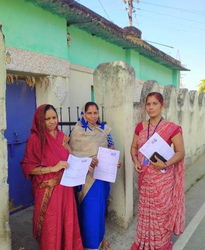 एसआईआर : शुरूआती 5 दिनों में करीब 30 लाख मतदाताओं तक पहुंचे बीएलओ, गणना प्रपत्र वितरित