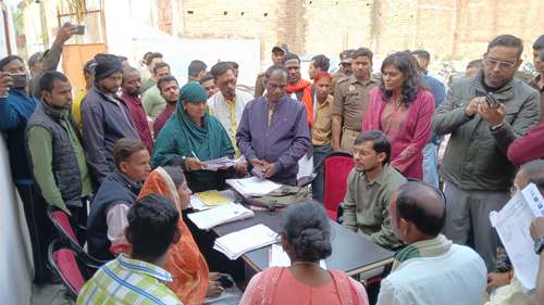 भारत निर्वाचन आयोग के मंशानुरूप तय समय में एसआईआर का कार्य निष्पक्ष ढंग से करें पूर्ण – जिलाधिकारी