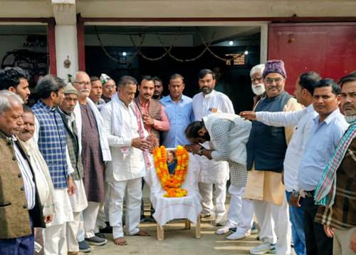 पूर्व प्रधानमंत्री इंदिरा गांधी का कांग्रेसियों ने मनाया जन्मदिन 