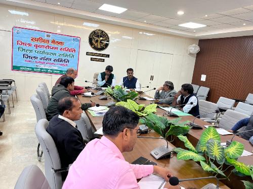 सीडीओ की अध्यक्षता में पर्यावरण सम्बन्धित समितियों की बैठक सम्पन्न 