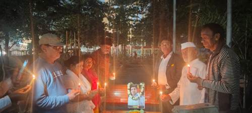 दिवंगत रोहिताश पाल रोमी को कैंडल जलाकर श्रद्धांजलि दी गई, हत्यारों को जल्द पकड़ने की मांग 