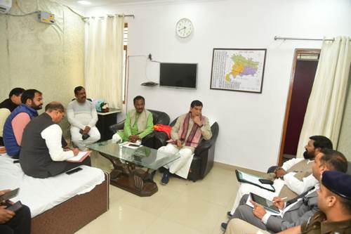 नगर विकास एवं ऊर्जा मंत्री ए. के. शर्मा की अध्यक्षता में कोर कमेटी की बैठक निरीक्षण भवन ज्ञानपुर में संपन्न