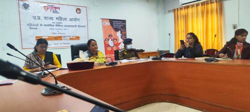 महिला उत्पीड़न से सम्बन्धित शिकायतों का निस्तारण प्राथमिकता के आधार पर किया जाये – गीता विश्वकर्मा