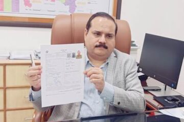 मुख्य निर्वाचन अधिकारी नवदीप रिणवा ने भरा गणना प्रपत्र….