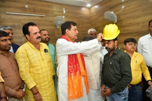 ग्रामीण क्षेत्रों में खुले तारों के स्थान पर केबिल लगाने के कार्य में तेजी लाई जाय – मंत्री ए0के0 शर्मा