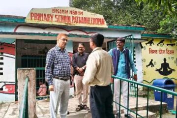 डीएम ने इंग्लिश मीडियम प्राइमरी स्कूल पटवध का किया औचक निरीक्षण