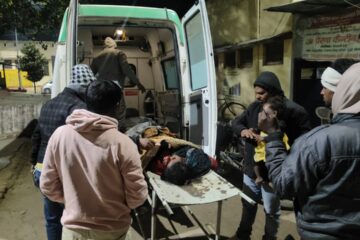 पिकअप के धक्के से बाइक चालक की मौत,दो महिलाएं व एक बच्ची घायल