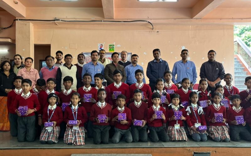 महिला मण्डल उच्च प्राथमिक विद्यालय मे खेल प्रतियोगिता का आयोजन एवं प्रतिभावान विद्यार्थियों का सम्मान