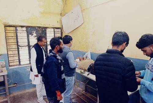 डुमरडिहा में तेज रफ्तार वाहन पलटा,चार घायल