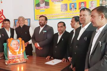 डिस्ट्रिक्ट बार एसोसिएशन सोनभद्र सरदार ने वल्लभ भाई पटेल की 75वीं पुण्यतिथि मनाया