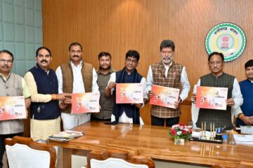 दो वर्ष की निरंतर सेवा,निरंतर विकास की दिशा में एक और पहल:मुख्यमंत्री साय ने कॉफी टेबल बुक्स का किया विमोचन