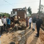 नगर पंचायत डाला बाजार में विकास कार्यों का निरीक्षण, कमियां सुधारने के निर्देश