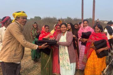 भीषण ठंड में सहारा बने सपाई,डाला में सैकड़ों जरूरतमंदों को बांटे कंबल