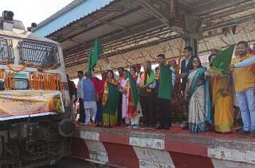 रामलला एवं काशी विश्वनाथ के दर्शन हेतु बिलासपुर संभाग के 850 तीर्थयात्री भारत गौरव स्पेशल ट्रेन से अयोध्या धाम रवाना