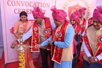 दीक्षांत समारोह केवल डिग्री प्राप्ति का अवसर नहीं, बल्कि जीवन में नई जिम्मेदारियों के निर्वहन की शुरुआत है – टंक राम वर्मा