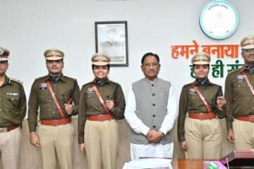 मुख्यमंत्री विष्णुदेव साय से प्रशिक्षु आईपीएस अधिकारियों ने की सौजन्य भेंट