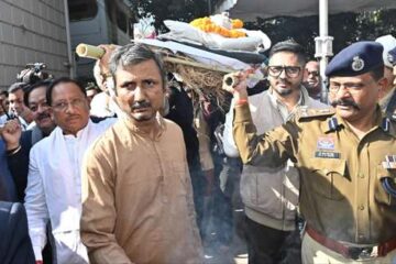 ज्ञानपीठ सम्मानित साहित्यकार विनोद कुमार शुक्ल को मुख्यमंत्री विष्णु देव साय ने दी भावभीनी अंतिम श्रद्धांजलि