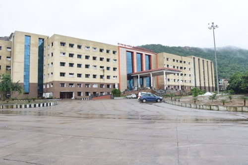 रायगढ़ मेडिकल कॉलेज में मरीजों के लिए न्यूरोसर्जन, यूरो सर्जन एवं नेफ्रोलॉजी डॉक्टर की सुविधा