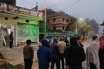 ज्वेलरी शॉप का शटर तोड़कर चोरी, करीब 3 लाख के आभूषण ले उड़े चोर