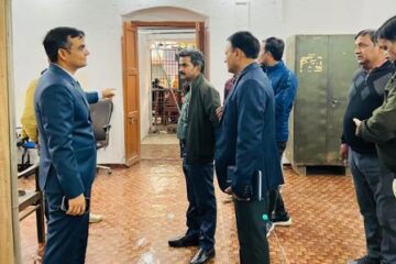 जिलाधिकारी ने कलेक्ट्रेट स्थित सूचना कार्यालय का किया निरीक्षण