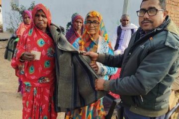 शीतलहर से राहत के लिए जनपद में कंबल वितरण अभियान जारी