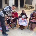 समाजसेवी आशुतोष पाण्डेय ने गरीबों को बांटा कंबल 