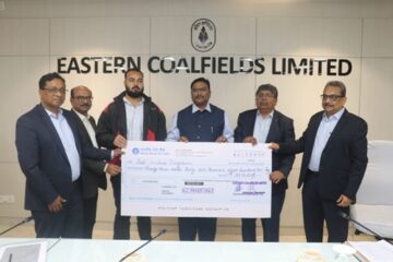 ईसीएल द्वारा पुनर्वास एवं पुनर्स्थापन नीति के अंतर्गत रोजगार के स्थान पर पहली बार एकमुश्त मुआवज़े का वितरण