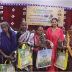 NTPC लारा की कनेक्टिंग सोसाइटी पहल : बुज़ुर्गों को कंबल और किसानों को बीज किट बांटे गए