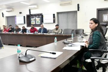 यातायात निमयों का उल्लंघन करने वालो के विरूद्ध करें कड़ी कार्यवाही : मण्डलायुक्त