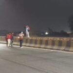 रॉबर्ट्सगंज ओवरब्रिज पर रात में युवकों की लापरवाही, रील बनाते वीडियो वायरल,दुर्घटना का बड़ा खतरा